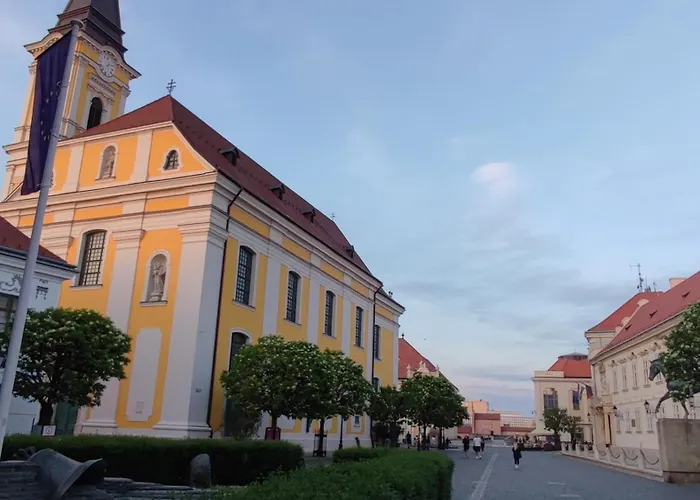 Fehervar Cappuccino Center, Ac, Easy Parking شقة *