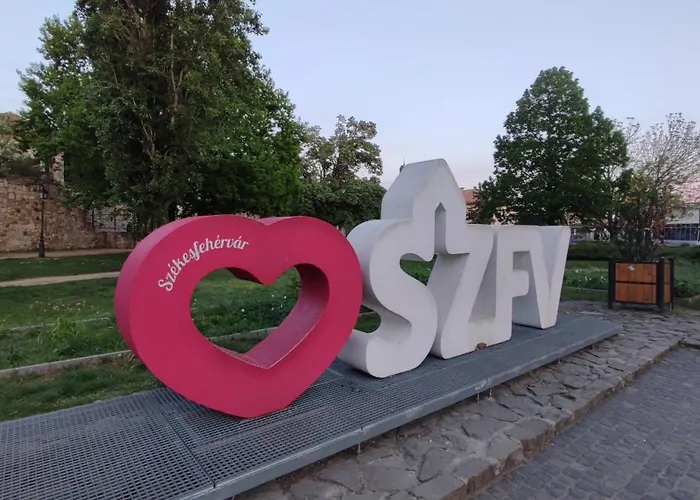 Fehervar Cappuccino Center, Ac, Easy Parking * Szekesfehervar